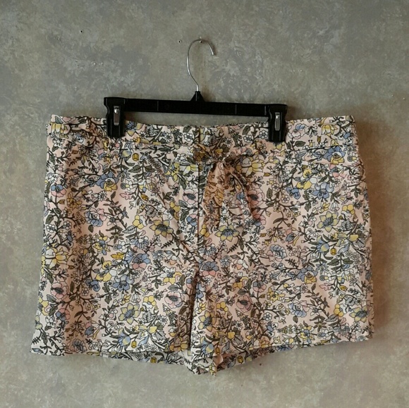 LOFT Pants - LOFT | Floral Tie Waist Shorts NWT